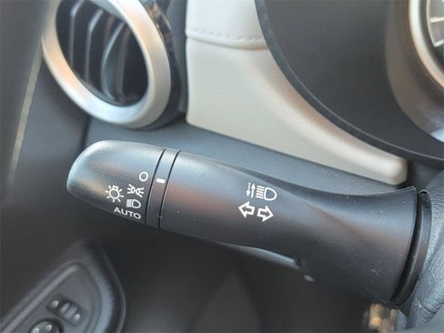 Certified 2021 Nissan Versa SV image 17