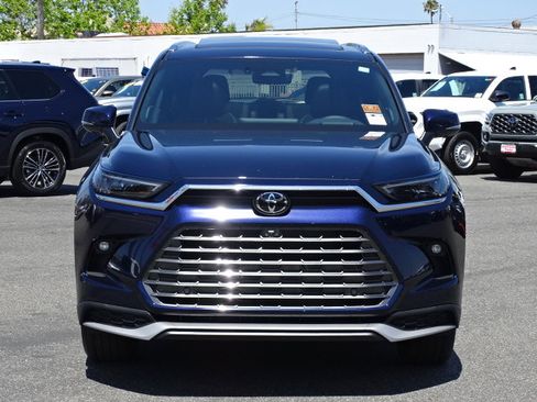 New 2026 Toyota Grand Highlander Platinum AWD/4WD image 3