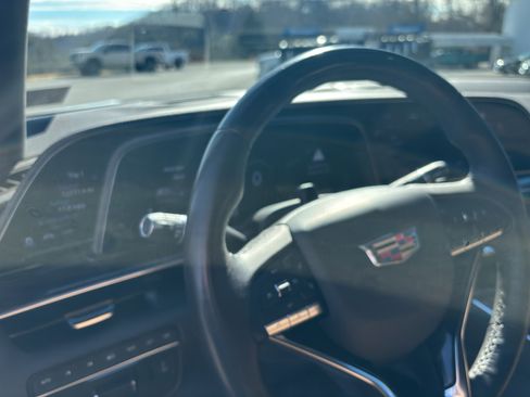 Used 2022 Cadillac Escalade Premium Luxury w/ Performance Package image 10