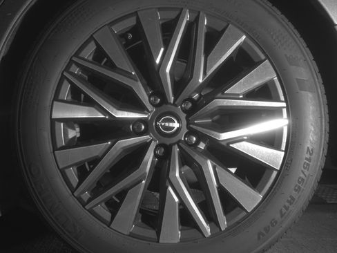 Used 2025 Nissan Altima 2.5 SV image 14