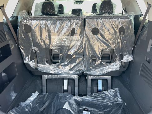 New 2026 Kia Carnival EX image 5