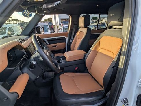 Used 2024 Land Rover Defender 110 X-Dynamic SE image 5