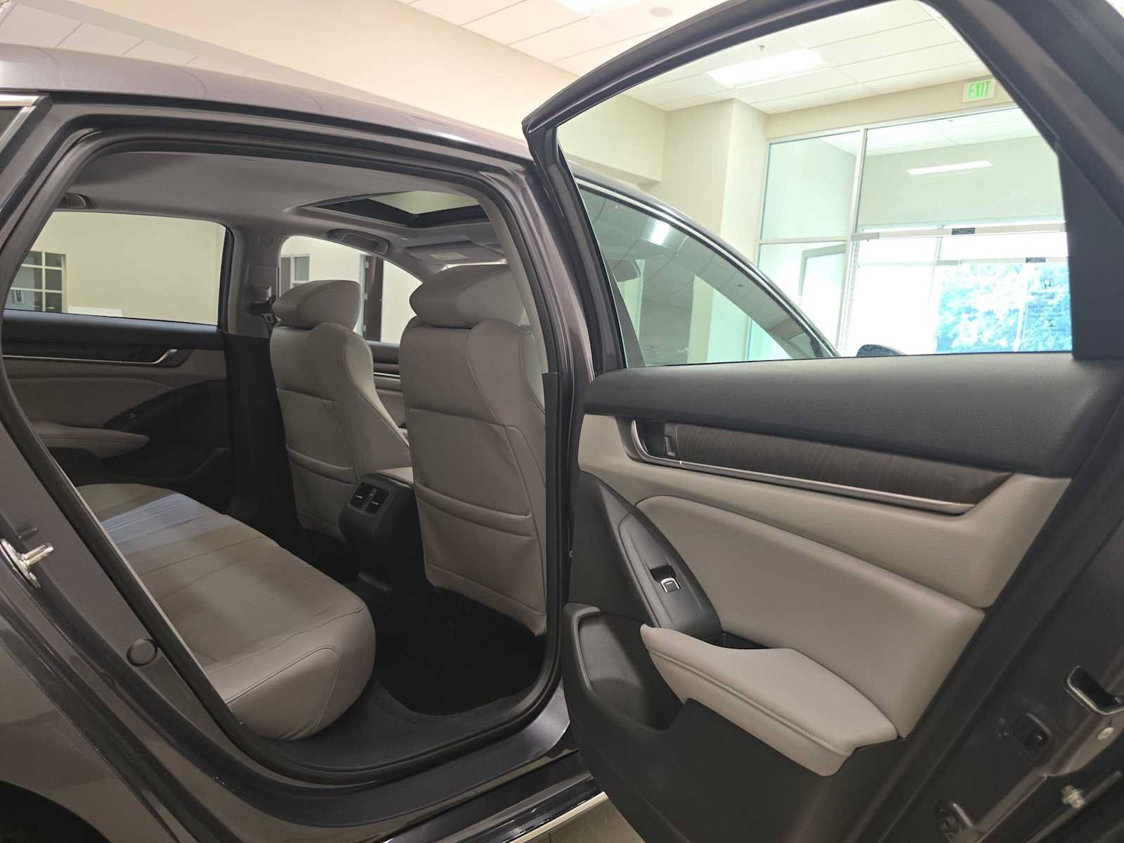 Used 2018 Honda Accord EX-L image 27