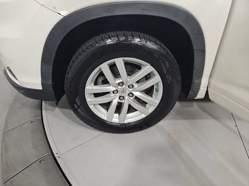 Used 2014 Toyota Highlander LE FWD image 26