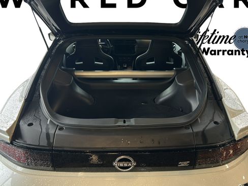 Used 2025 Nissan Z NISMO w/ Floor Mat Package RWD image 9