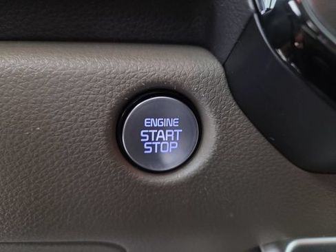 Certified 2025 Kia Carnival FWD image 24