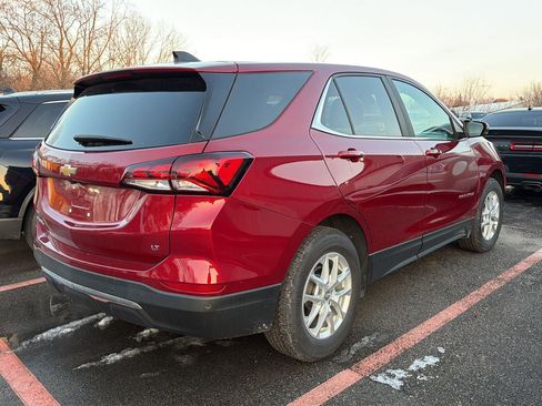 Used 2023 Chevrolet Equinox LT image 3