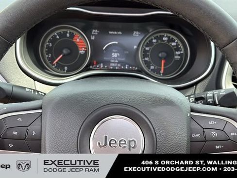 Used 2022 Jeep Cherokee Latitude Lux w/ Sun & Sound Group AWD/4WD image 12
