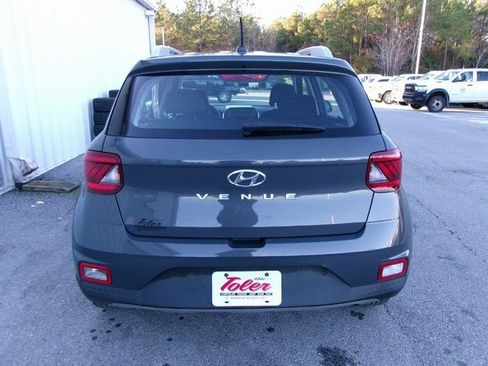 Used 2024 Hyundai Venue SEL FWD image 21