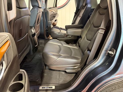 Used 2020 Cadillac Escalade Luxury AWD/4WD image 21