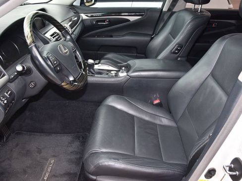 Used 2017 Lexus LS 460 w/ Comfort Package RWD image 10