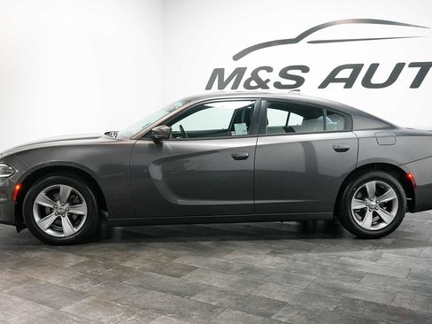 Used 2018 Dodge Charger SXT Plus RWD image 3