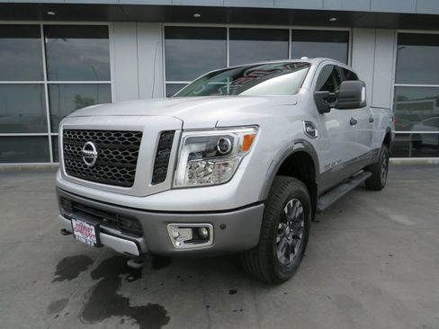 Used 2017 Nissan Titan PRO-4X image 3