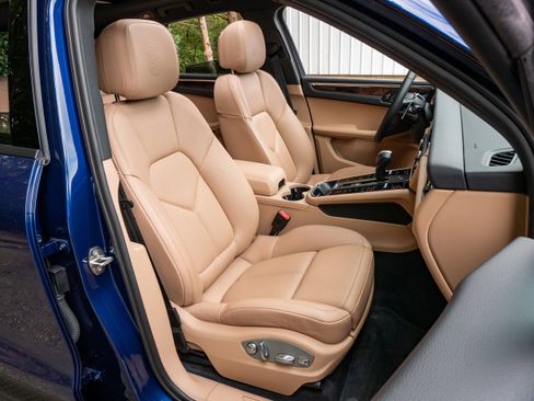 Used 2024 Porsche Macan image 33