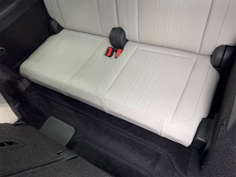 Used 2024 Volkswagen Tiguan SE R-Line image 38