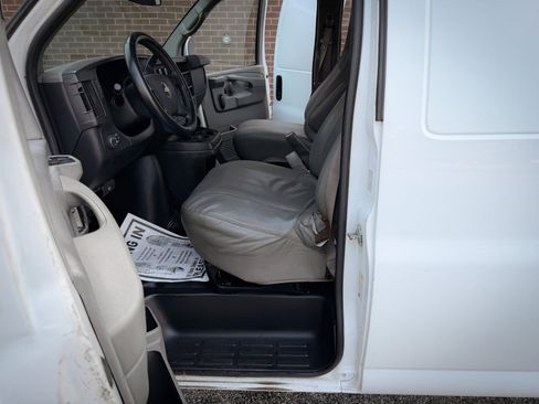 Used 2014 Chevrolet Express 2500 RWD image 17