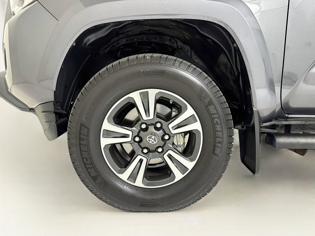 Used 2017 Toyota Tacoma TRD Sport w/ Premium & Technology Package AWD/4WD image 30