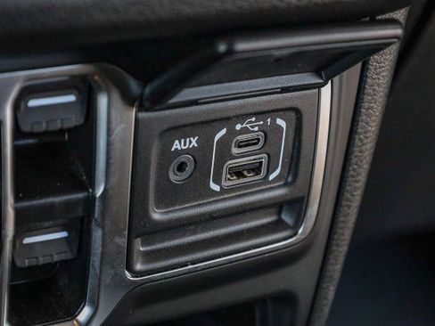 Used 2025 Jeep Wrangler Sport image 19