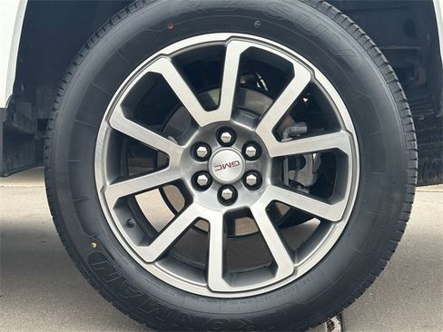 Used 2022 GMC Canyon Denali image 8