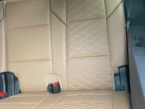 Used 2022 Cadillac Escalade Premium Luxury AWD/4WD image 17