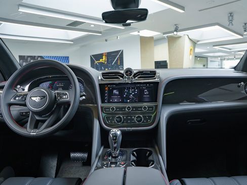 New 2025 Bentley Bentayga image 4