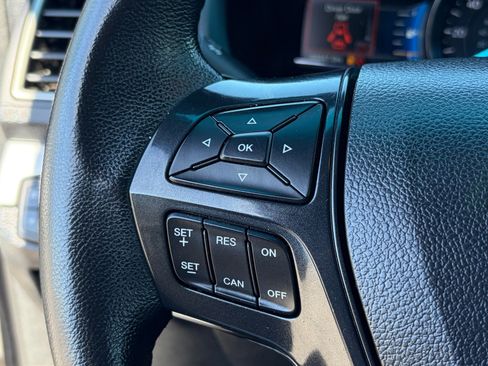 Used 2017 Ford Explorer XLT w/ Equipment Group 202A FWD image 22