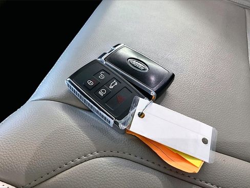 Used 2023 Land Rover Discovery Sport S image 33