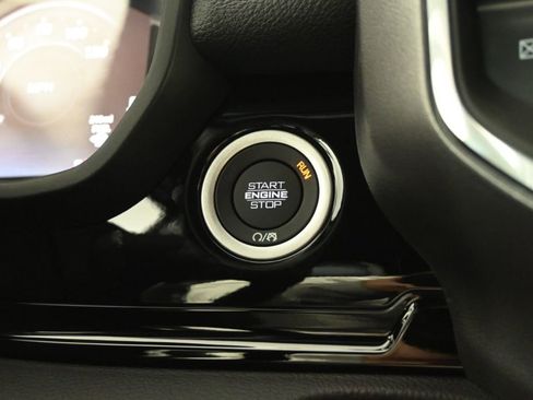 Used 2025 RAM 1500 Laramie AWD/4WD image 33