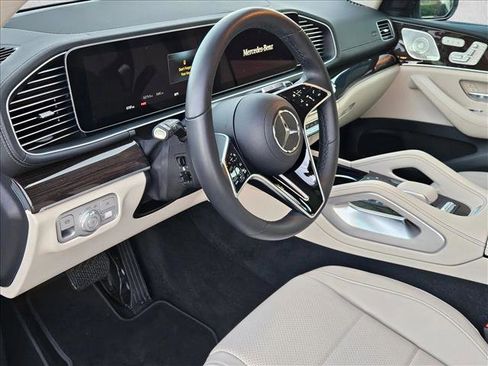 Used 2026 Mercedes-Benz GLS 450 4MATIC image 10