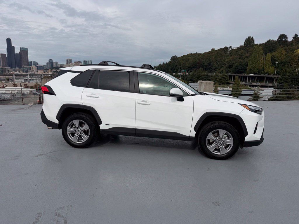 Used 2022 Toyota RAV4 XLE w/ Convenience Package AWD/4WD image 2