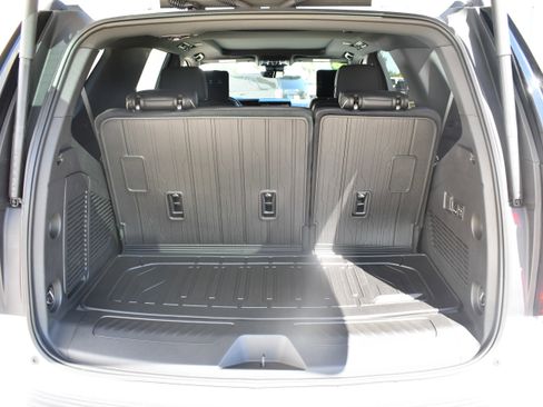 New 2026 GMC Yukon Elevation w/ Elevation Premium Package AWD/4WD image 8