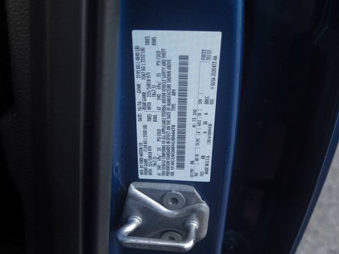 Used 2017 Ford Escape SE w/ Equipment Group 201A AWD/4WD image 39