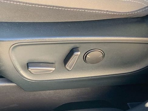 Used 2020 Ford Escape SE image 40