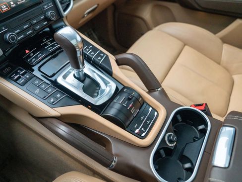 Used 2018 Porsche Cayenne S image 22