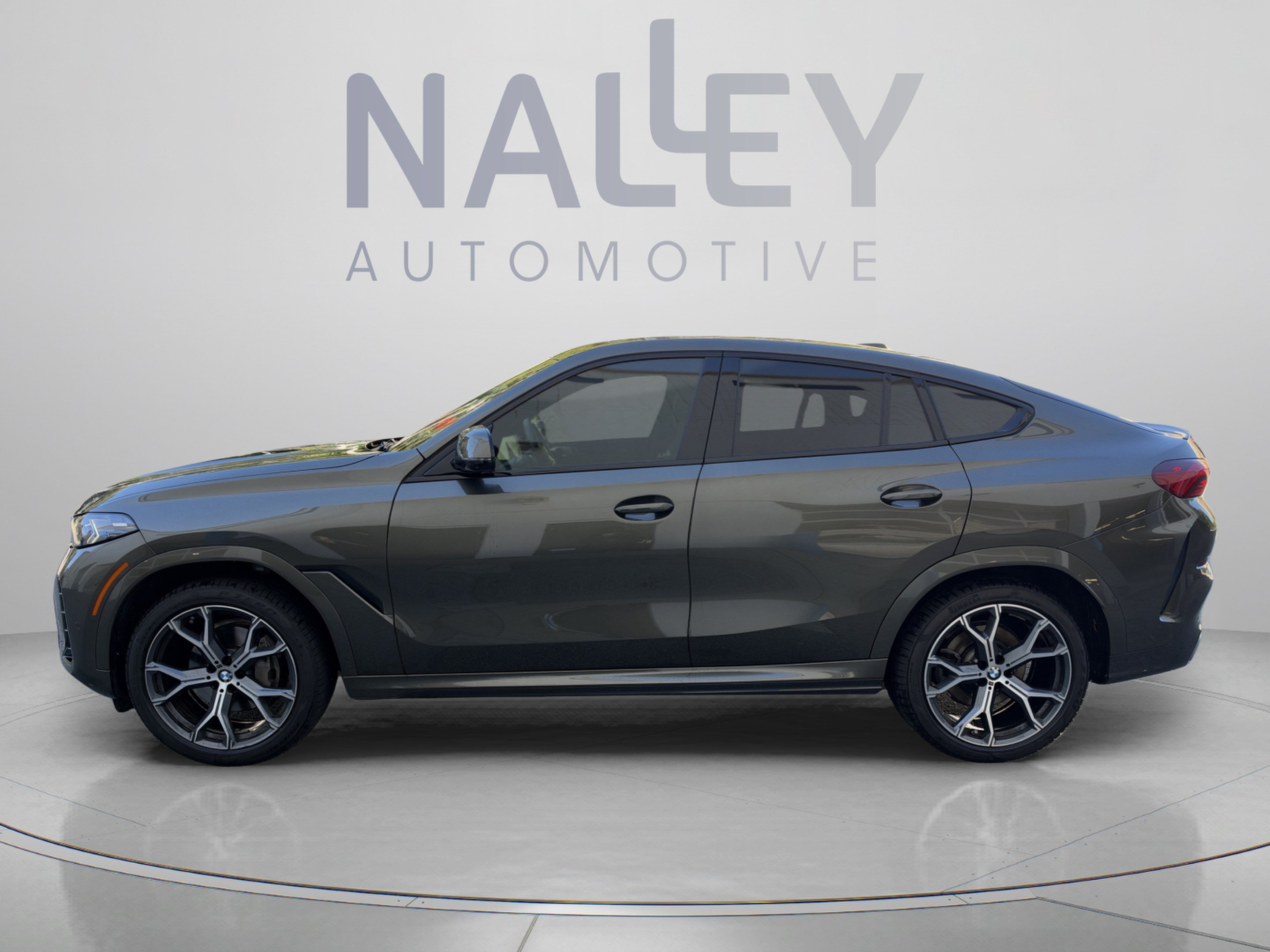 Used 2024 BMW X6 xDrive40i w/ Premium Package AWD/4WD image 2
