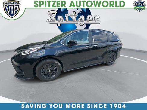 Used 2024 Toyota Sienna XSE AWD/4WD image 4