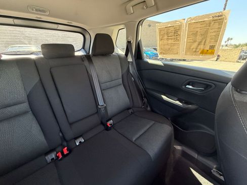Used 2025 Nissan Rogue SV FWD image 39