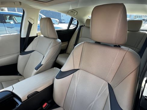 Certified 2021 Lexus ES 300h Ultra Luxury w/ Accessory Package 2 image 17