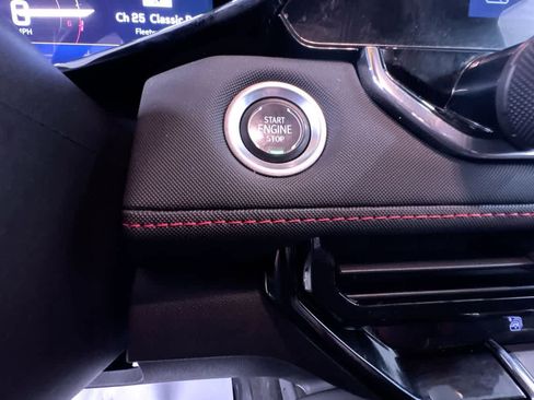 Used 2024 Chevrolet Colorado Z71 w/ Z71 Convenience Package 2 image 17