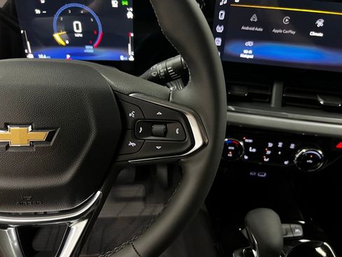 New 2026 Chevrolet Trax LT w/ LT Convenience Package FWD image 16