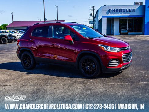 Used 2021 Chevrolet Trax LT w/ Sport Edition FWD image 1
