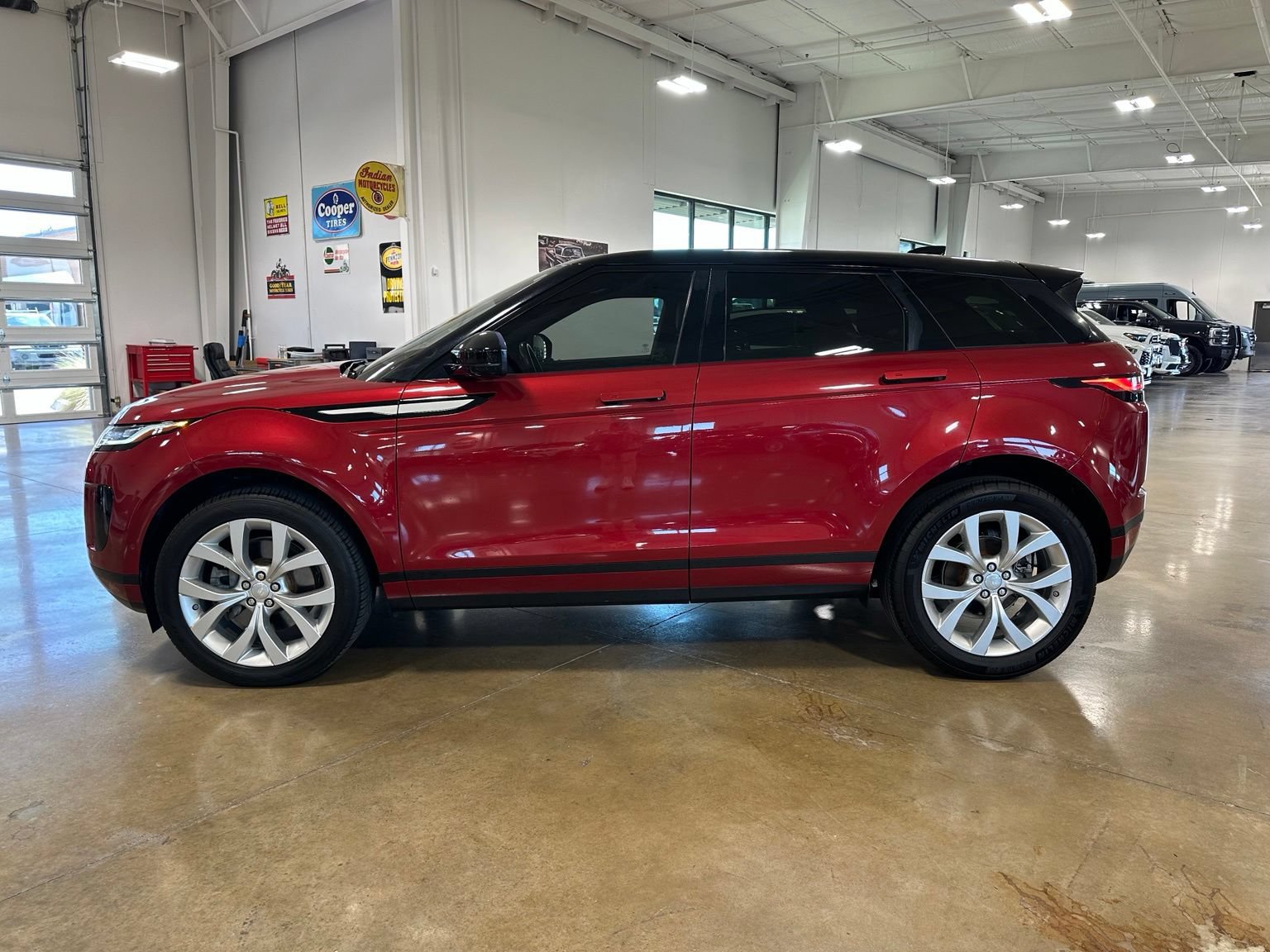 Used 2020 Land Rover Range Rover Evoque SE AWD/4WD image 5