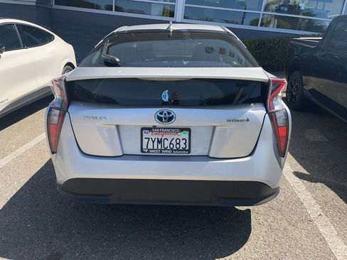 Used 2017 Toyota Prius Three Touring FWD image 6