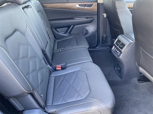 New 2026 Volkswagen Atlas SE image 9