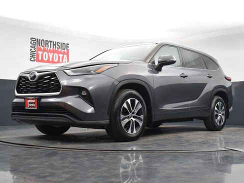 Used 2022 Toyota Highlander XLE image 35