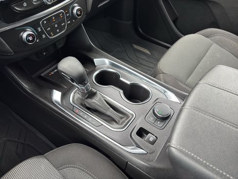 Used 2023 Chevrolet Traverse LT FWD image 16