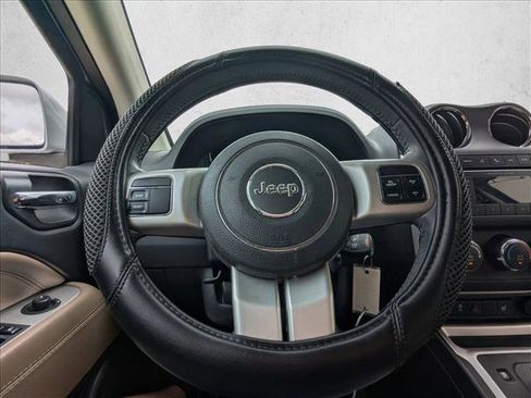 Used 2015 Jeep Compass High Altitude FWD image 13