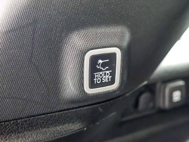 Used 2023 Jeep Grand Cherokee Altitude AWD/4WD image 29