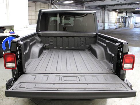 New 2026 Jeep Gladiator Sport image 30