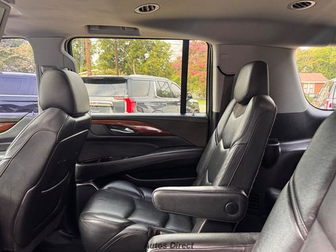 Used 2019 Cadillac Escalade ESV Premium Luxury RWD image 22